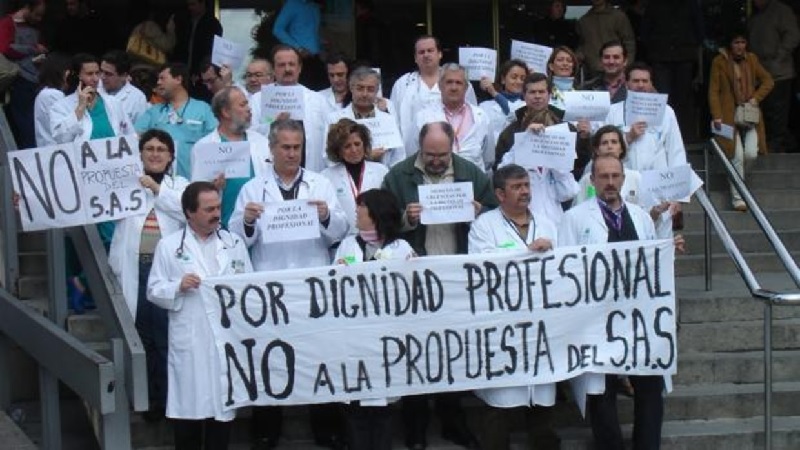 Protesta a las puertas de un hospital en una imagen de arvhivo potphosp