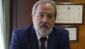 El doctor Alfonso Carmona, presidente del Colegio de Médicos de Sevilla. recor3